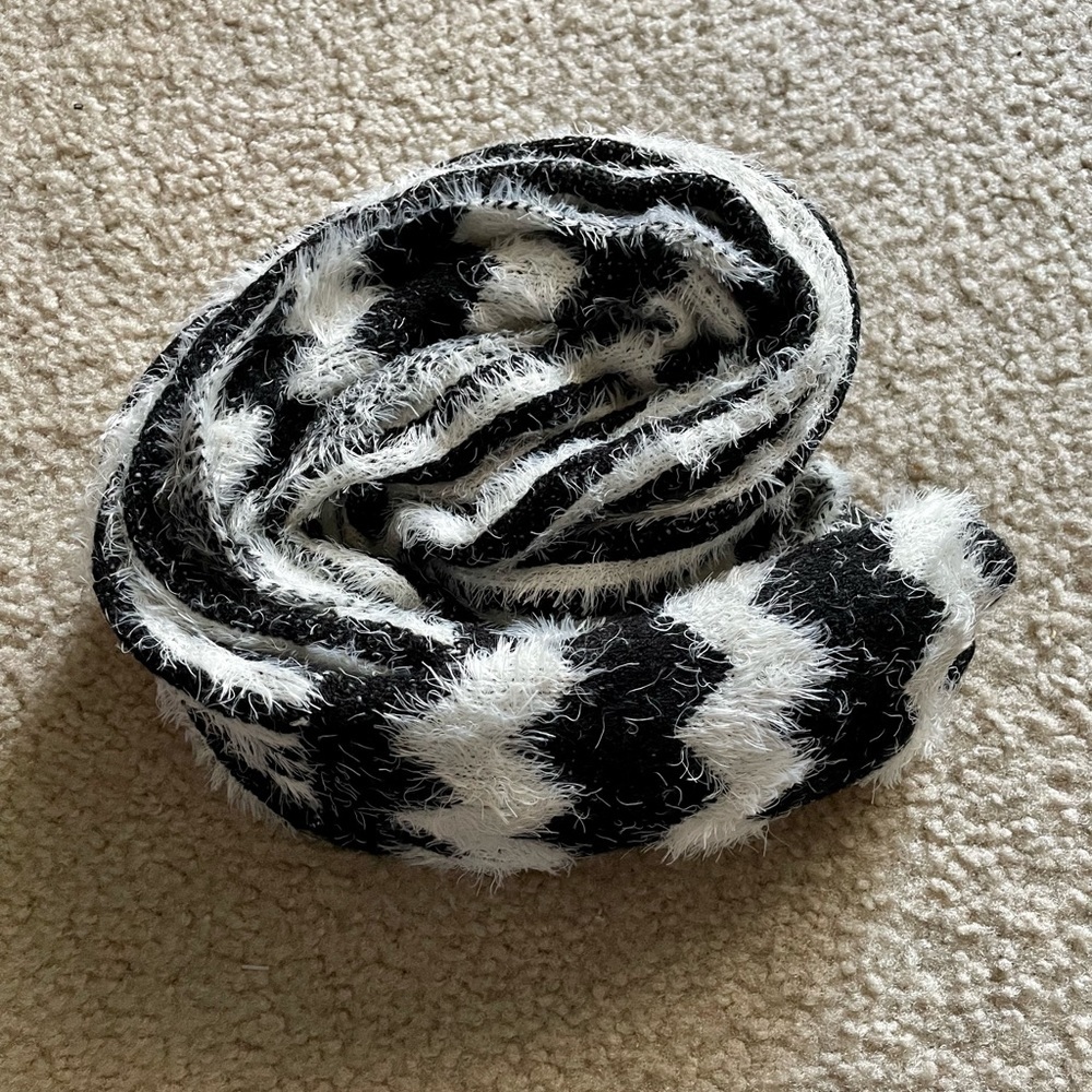 Women’s Black and White Fuzzy Infinity Loop Scarf